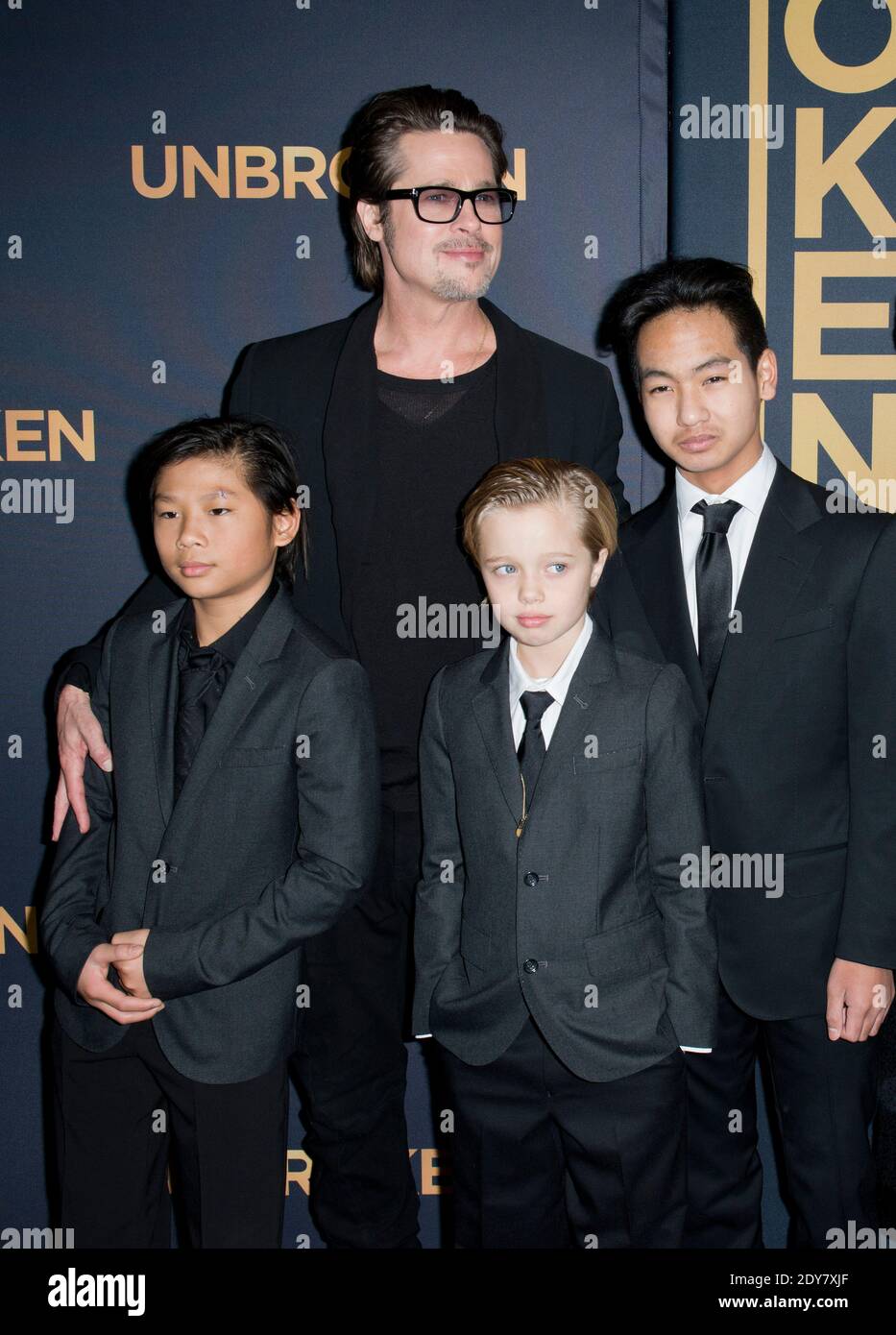 Brad Pitt, Pax Thien Jolie-Pitt, Shiloh Nouvel Jolie-Pitt und Maddox Jolie-Pitt besuchen am 15. Dezember 2014 die Premiere von Universal Studios Unbroken im TCL Chinese Theatre in Los Angeles, CA, USA. Foto von Lionel Hahn/ABACAPRESS.COM Stockfoto