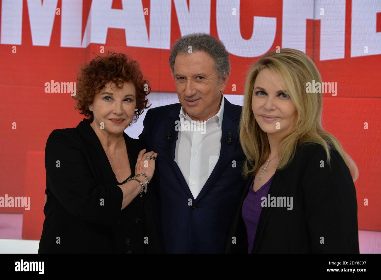 Marlene Jobert, Michel Drucker und Nathalie Rheims bei der Aufnahme von Vivement Dimanche in Paris, Frankreich, 2. Dezember 2014. Foto von Max Colin/ABACAPRESS.COM Stockfoto