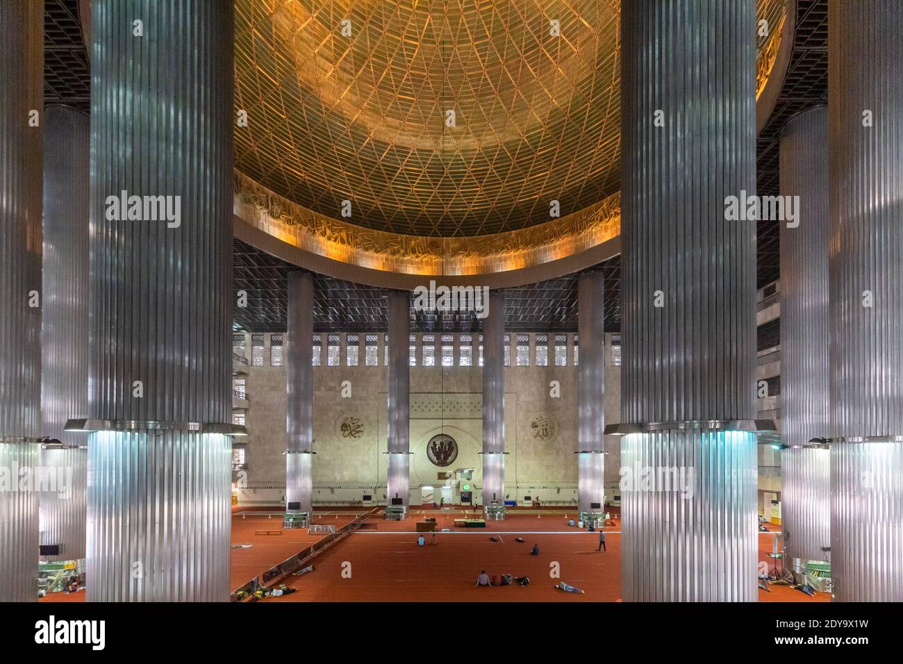 Im Inneren der Istiqlal Moschee in Jakarta, Indonesien Stockfoto