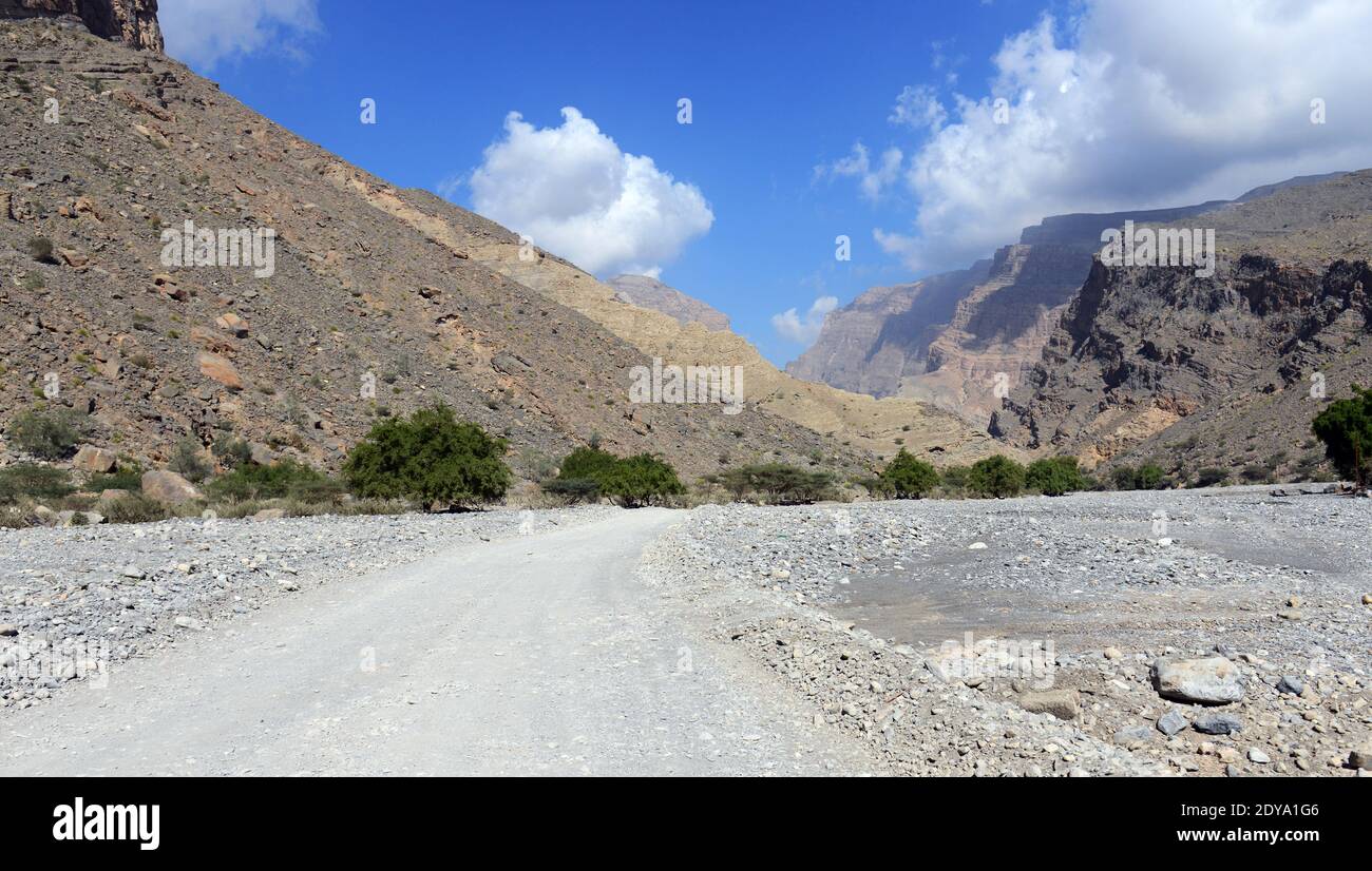 Reisen mit 4 * 4 Fahrzeug in Wadi al Muaydin in Oman. Stockfoto