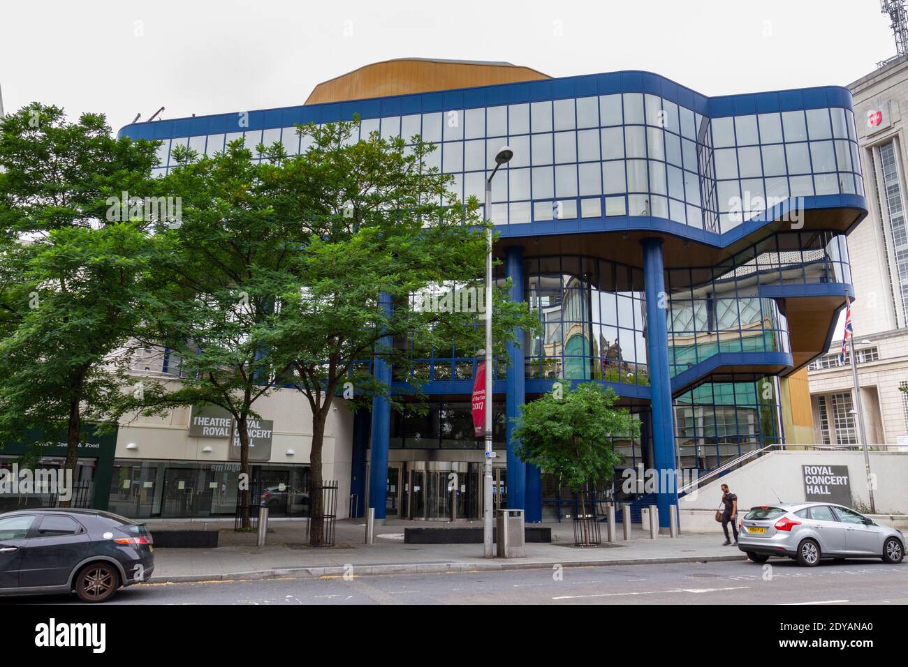 Der moderne Eingang zum Theatre Royal & Royal Concert Hall, S Sherwood St, Nottingham Stadtzentrum, Notts., Großbritannien. Stockfoto