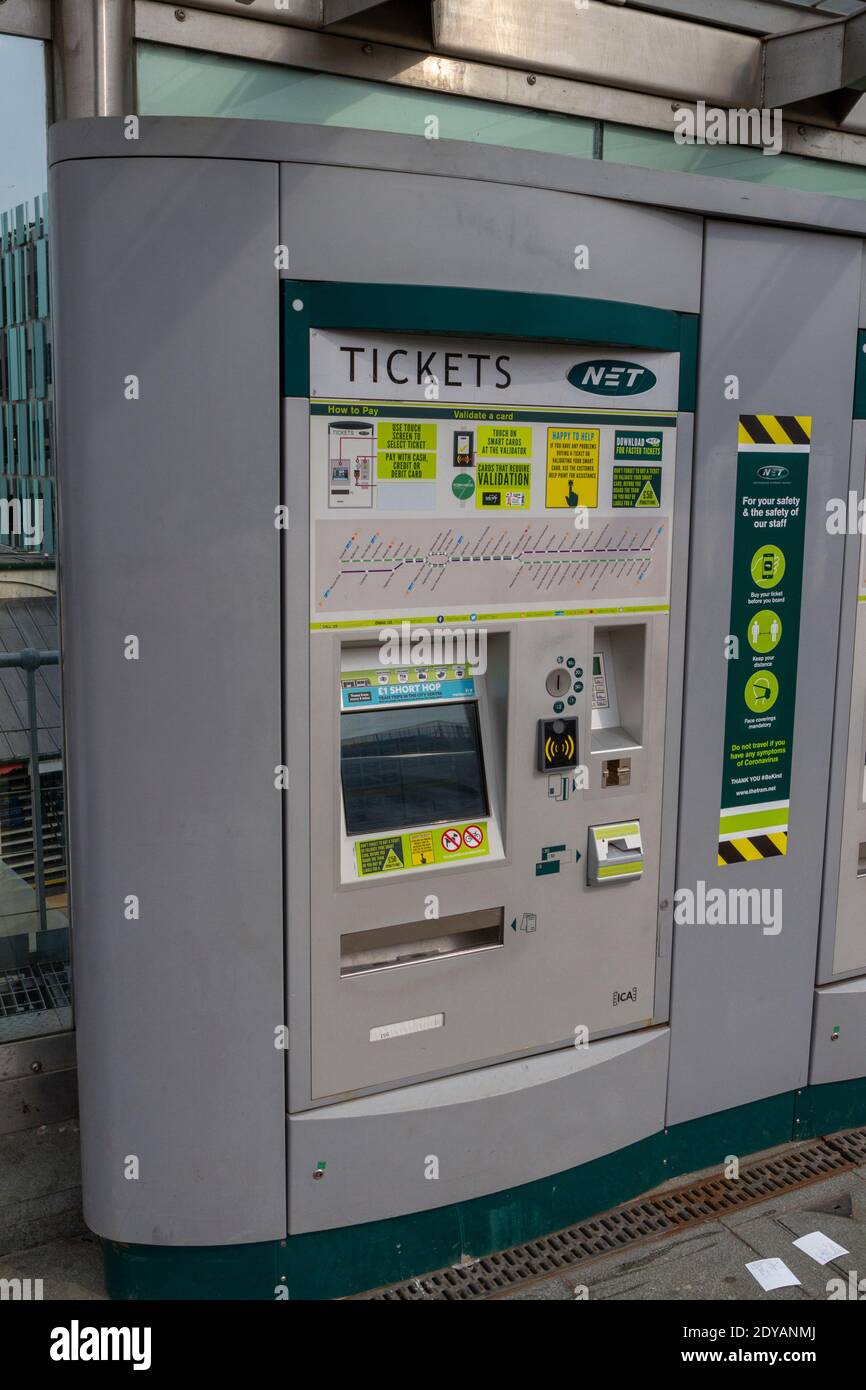 Ein Nottingham Express Transit (NET) Fahrkartenautomat an der Nottingham Station Tram Stop, Nottingham, Notts., UK. Stockfoto