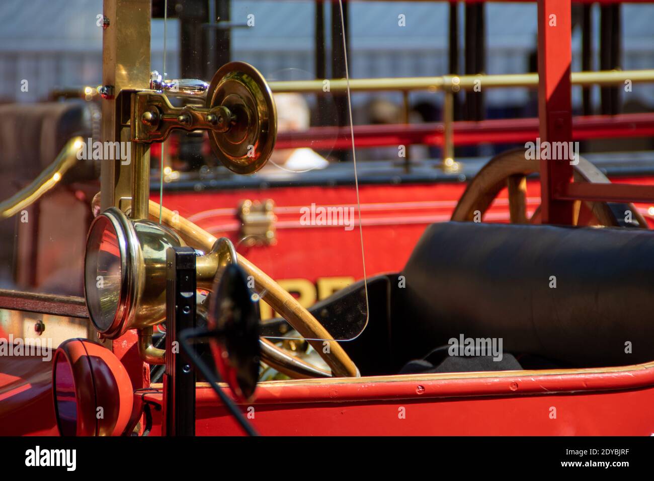 Neckargemüend, Deutschland: 16. Juli 2018: Ausstellung alter, historischer Feuerwehrfahrzeuge auf dem Marktplatz von Neckargemünd, einer süddeutschen Kleinstadt Stockfoto