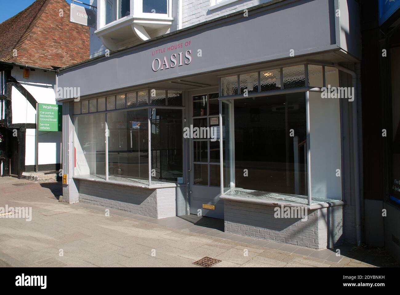 Eine ehemalige Filiale der Damenmodekette Oasis in der High Street in Tenterden in Kent, England am 31. Mai 2020. Stockfoto