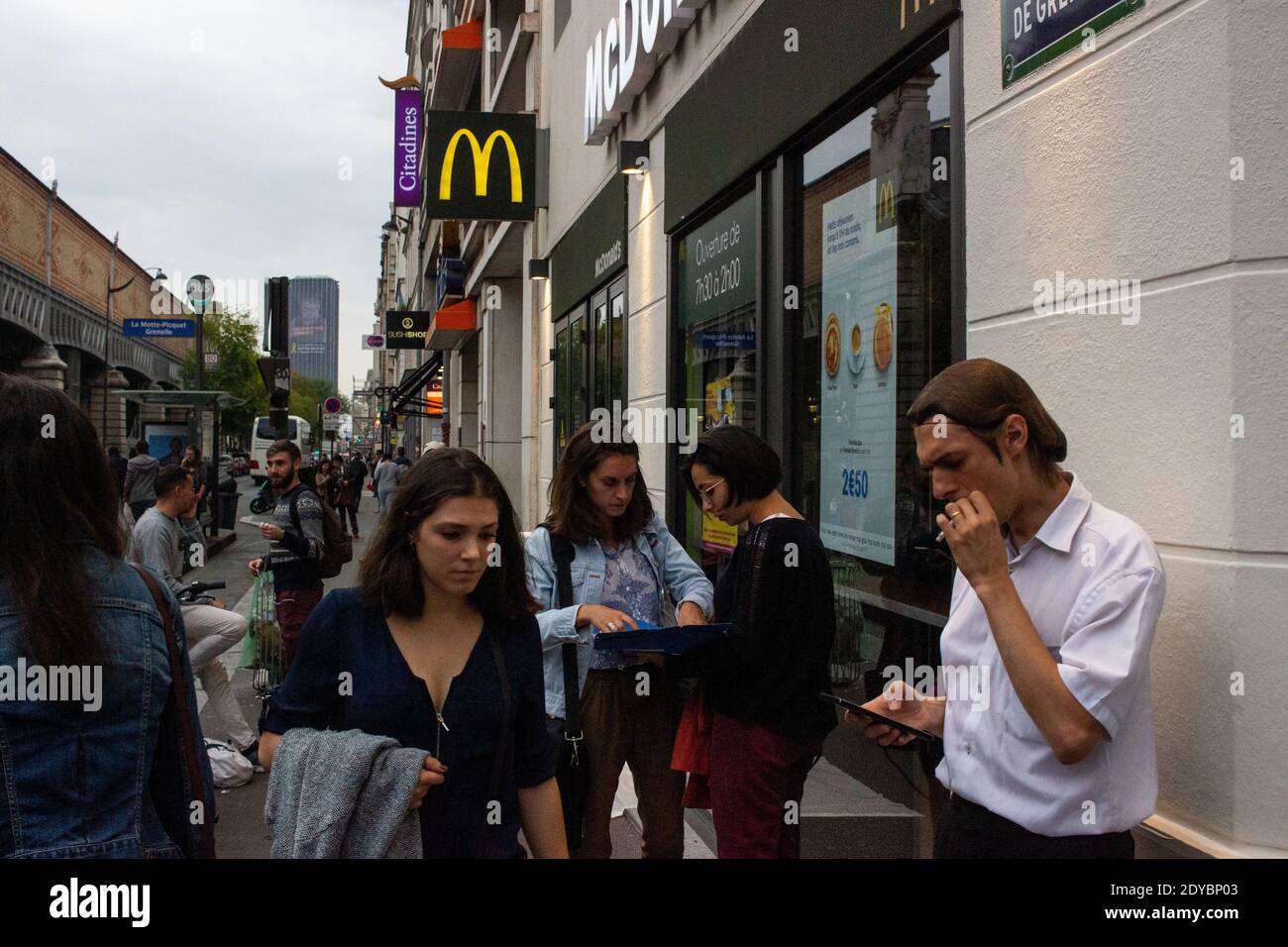 Lllustration des täglichen Lebens in Paris, Frankreich. Lllustration du quotidien à Paris en France. Stockfoto
