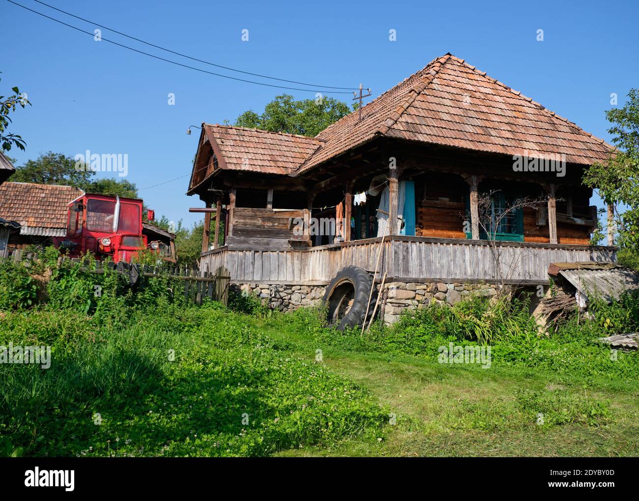 Typische rustikale Hausarchitektur von Maramures Bereich, in Breb ...