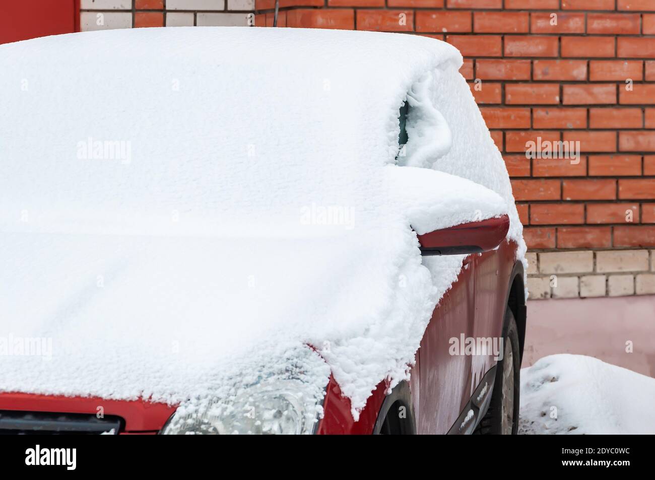 Auto begraben schnee stadt -Fotos und -Bildmaterial in hoher Auflösung –  Alamy
