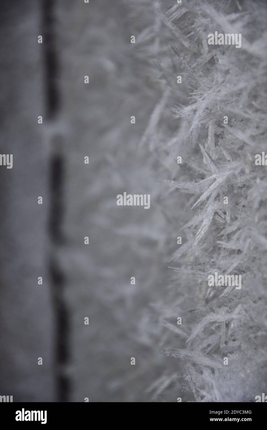 Frost auf Glas, Frost und Eis. Hochwertige Fotos Stockfoto