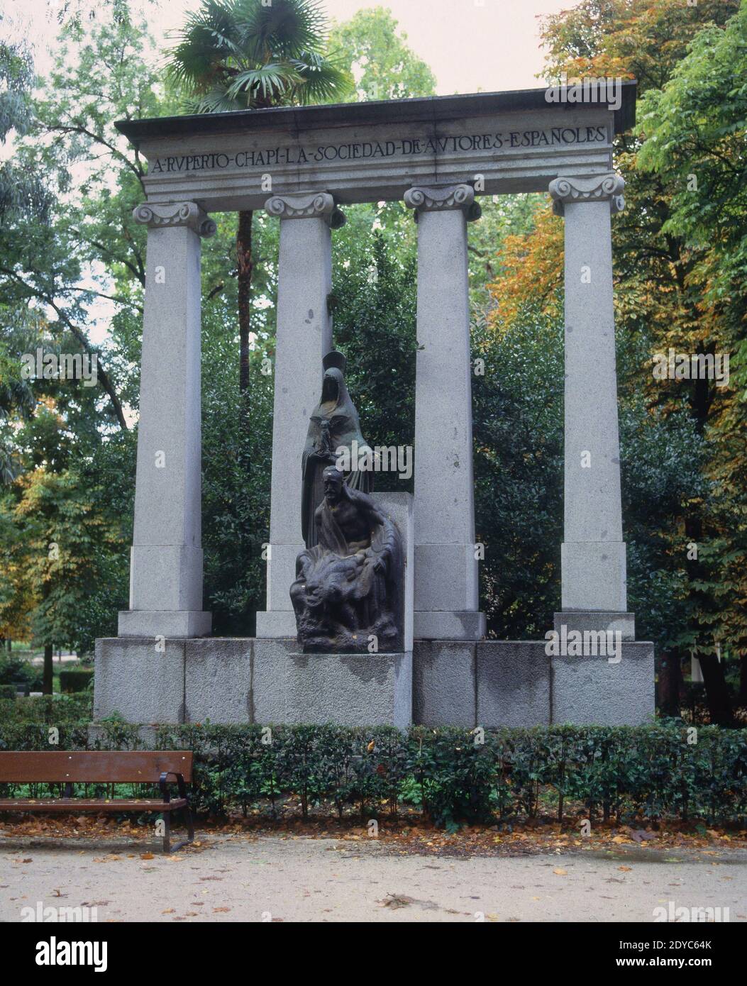 MONUMENTO A RUPERTO CHAPI - ENCARGADO POR LA SOCIEDAD DE AUTORES ESPAÑOLES. AUTOR: NAVARRO SANTAFE ANTONIO. Lage: RETIRO, EL. MADRID. SPANIEN. Stockfoto