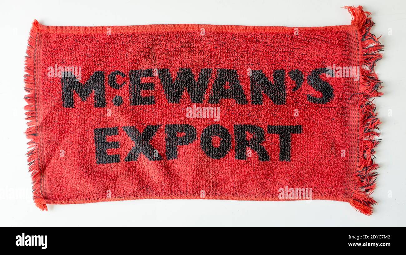 Pub Beer Towel Werbung Mcewans Export Stockfoto