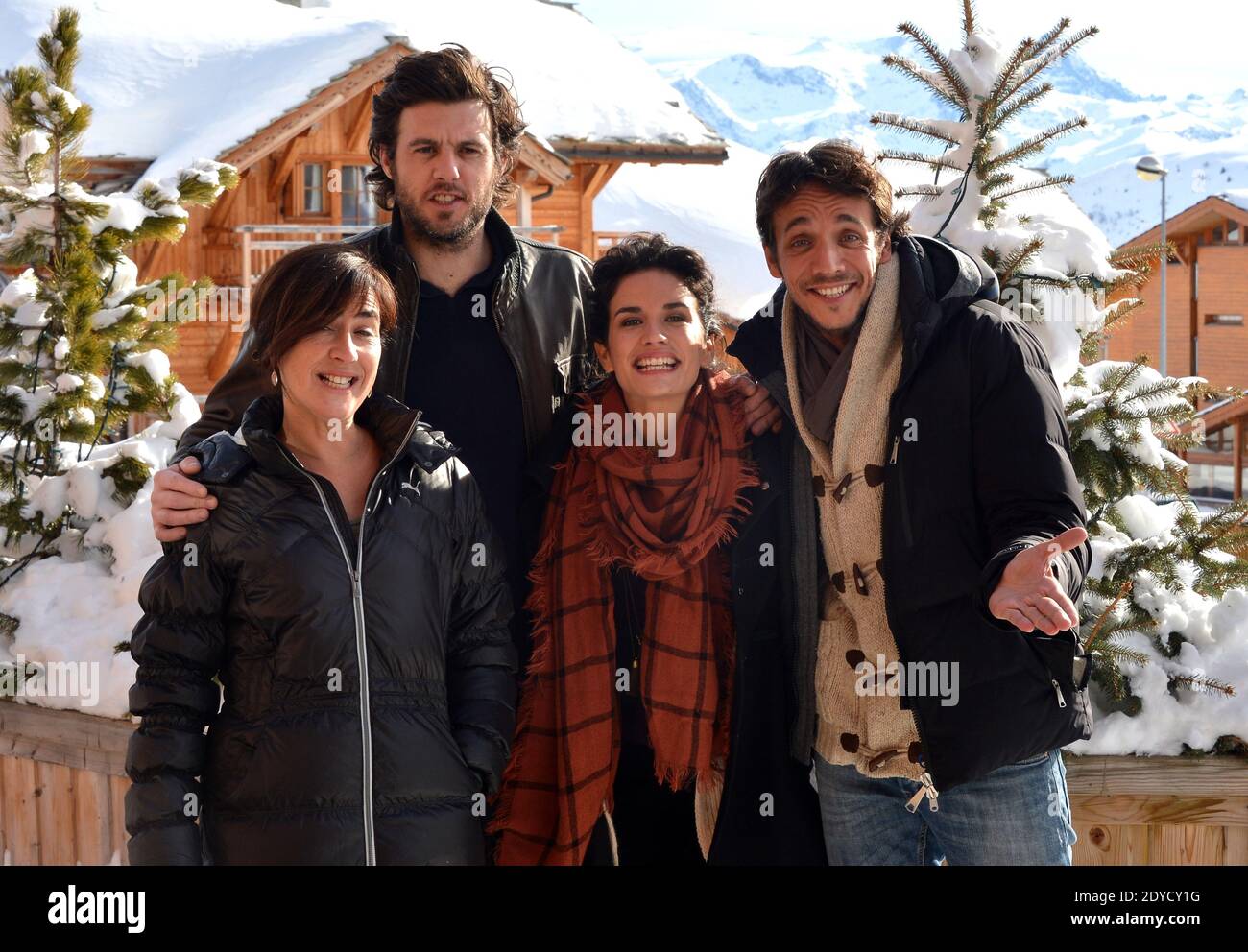 Ruben Alves, Rita Blanco, Barbara Cabrita und Lannick Gautry posiert während des 16. Alpe d'Huez Comedy Film Festival, das am 18. Januar 2013 in l'Alpe d'Huez, Frankreich, stattfindet. Foto von Jeremy Charriau/ABACAPRESS.COM Stockfoto Ruben Alves, Rita Blanco, Barbara Cabrita und Lannick Gautry posiert während des 16. Alpe d'Huez Comedy Film Festival, das am 18. Januar 2013 in l'Alpe d'Huez, Frankreich, stattfindet. Foto von Jeremy Charriau/ABACAPRESS.COM Stockfoto