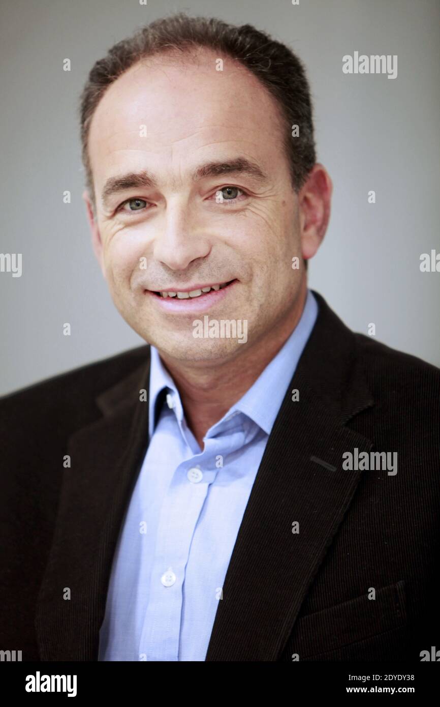 Der rechtspopulistischen UMP-Führer Jean-Francois Cope posiert am 16. Februar 2013 in seinem Büro am Hauptsitz der UMP in Paris, Frankreich. Foto von Axelle de Russe/ABACAPRESS.COM Stockfoto