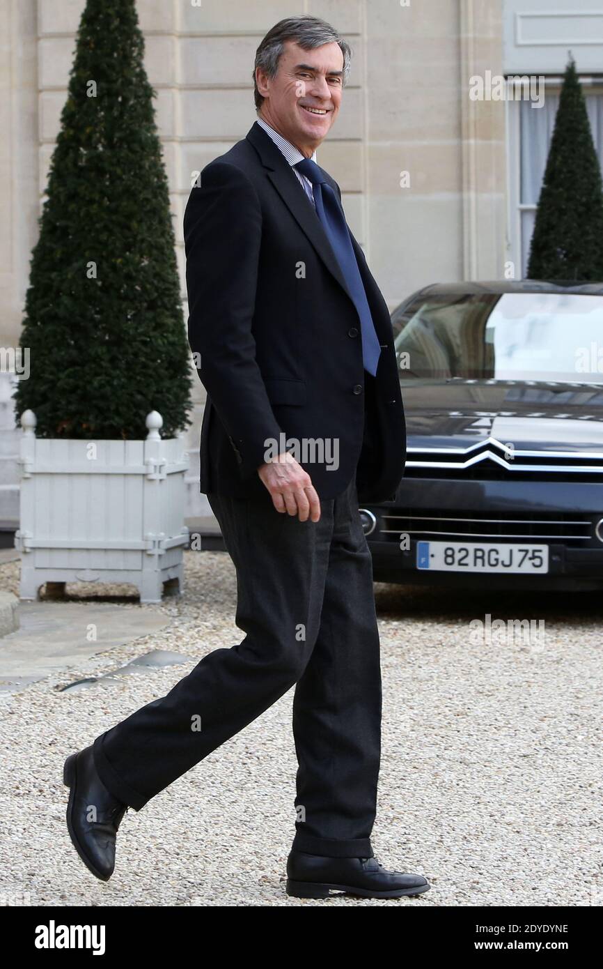 Jerome Cahuzac, der französische Minister für Haushalt, verlässt den Präsidentenpalast von Elysee nach einem Arbeitstreffen über strategische Investitionen der Regierung am 20. Februar 2013 in Paris, Frankreich. Foto von Stephane Lemouton/ABACAPRESS.COM Stockfoto