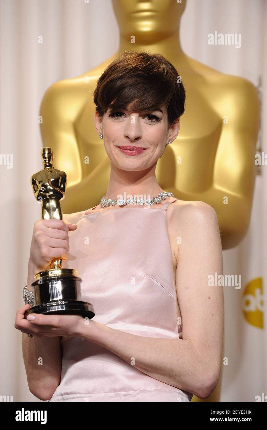 Anne Hathaway posiert im Presseraum während der 85. Annual Academy Awards Oscars am 24. Februar 2013 in Los Angeles, CA, USA. Foto von Lionel Hahn/ABACAPRESS.COM Stockfoto