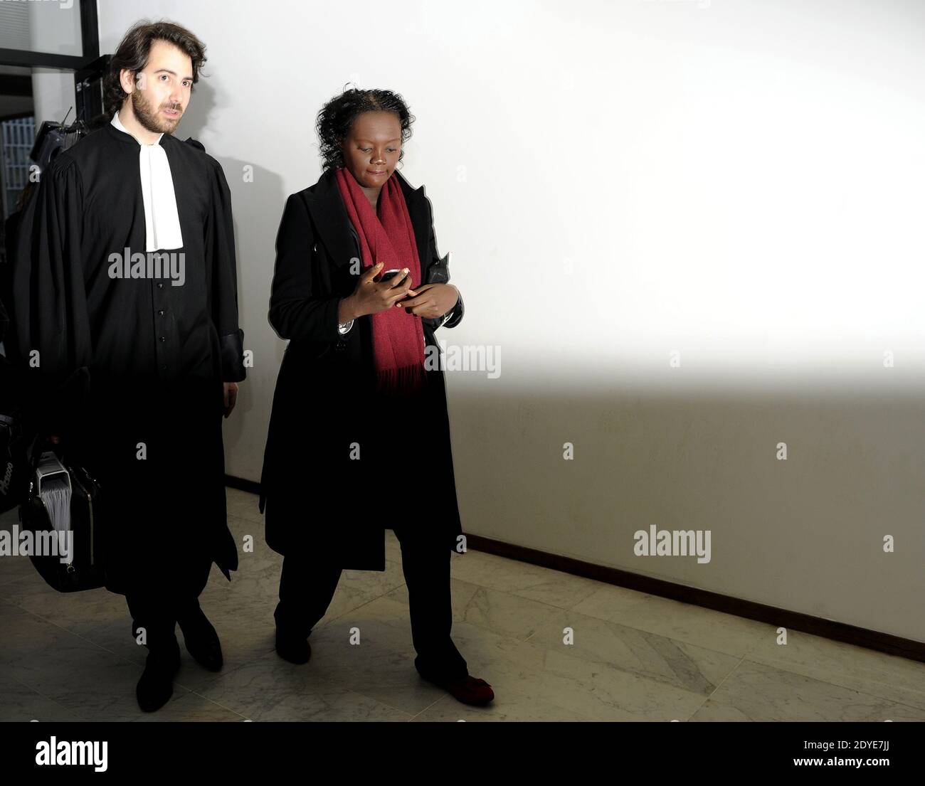 Rama Yade et son Avocat Antonin Levy sortant de la salle d'audience au Palais de Justice de Nanterre. Rama Yade est jugée pour fraude au Code Wahlrecht. Nanterre, Frankreich le 28 Fevrier 2013. Foto von Mousse/ABACAPRESS.COM Stockfoto