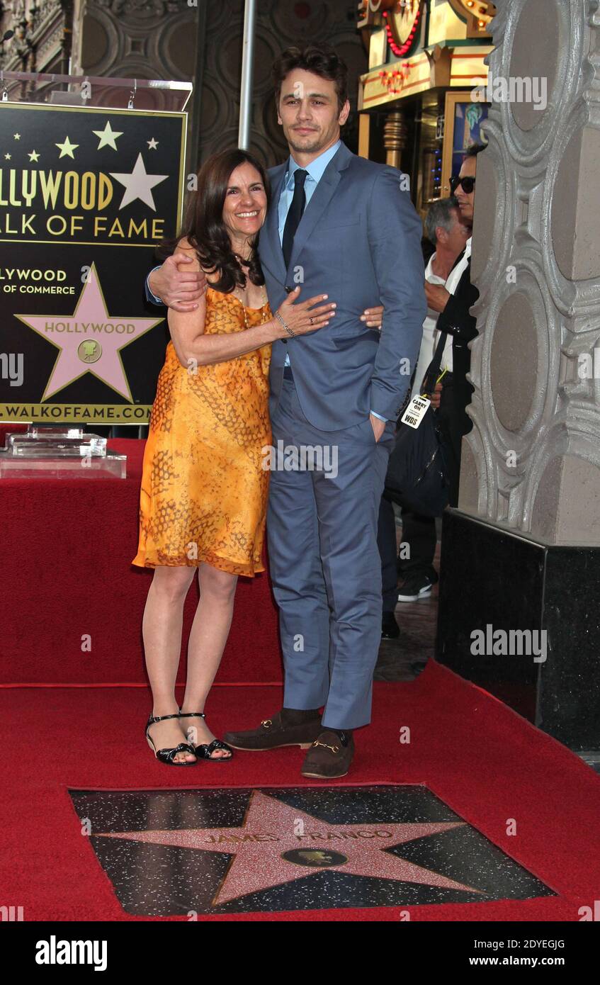 Betsy Lou Franco, James Franco, James Franco am 7. März 2013 auf dem Hollywood Walk of Fame vor dem El Capitan Theatre, Hollywood, Los Angeles, CA, USA geehrt. (Im Bild: Betsy Lou Franco, James Franco). Foto von Baxter/ABACAPRESS.COM Stockfoto