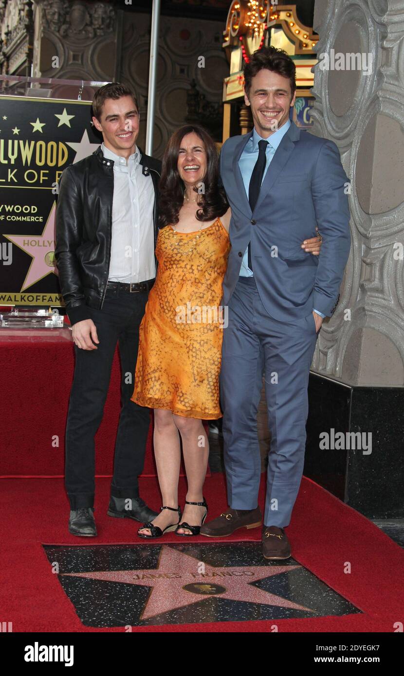 Dave Franco, Betsy Lou Franco, James Franco, James Franco am 7. März 2013 auf dem Hollywood Walk of Fame vor dem El Capitan Theatre, Hollywood, Los Angeles, CA, USA geehrt. (Im Bild: Dave Franco, Betsy Lou Franco, James Franco). Foto von Baxter/ABACAPRESS.COM Stockfoto