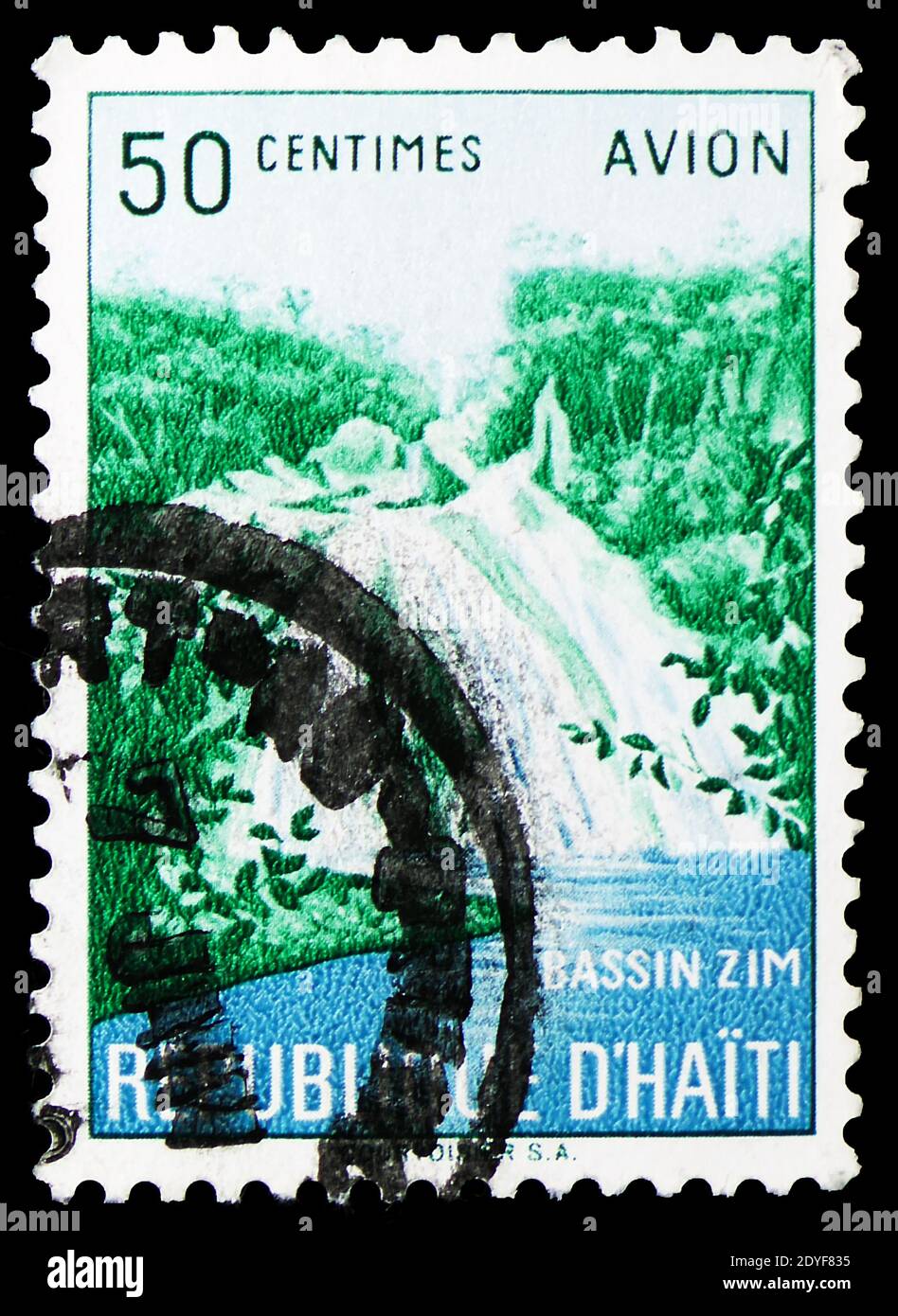 MOSKAU, RUSSLAND - 23. MÄRZ 2019: Eine auf Haiti gedruckte Briefmarke zeigt Zim Wasserfall, Serie, um 1957 Stockfoto
