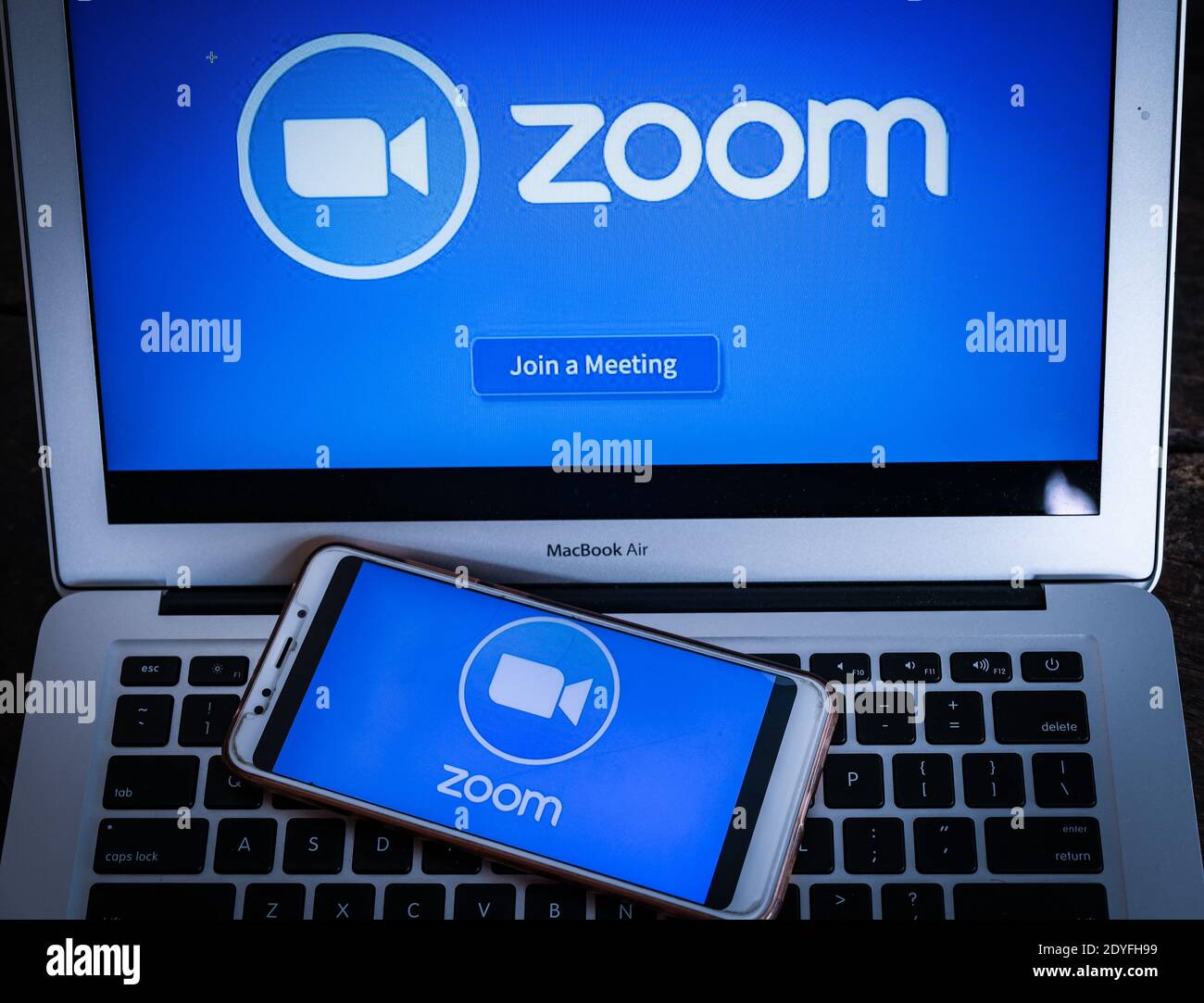 Zoom Phone wird jetzt von mehr als 1 Million Personen verwendet Bleib Stockfoto