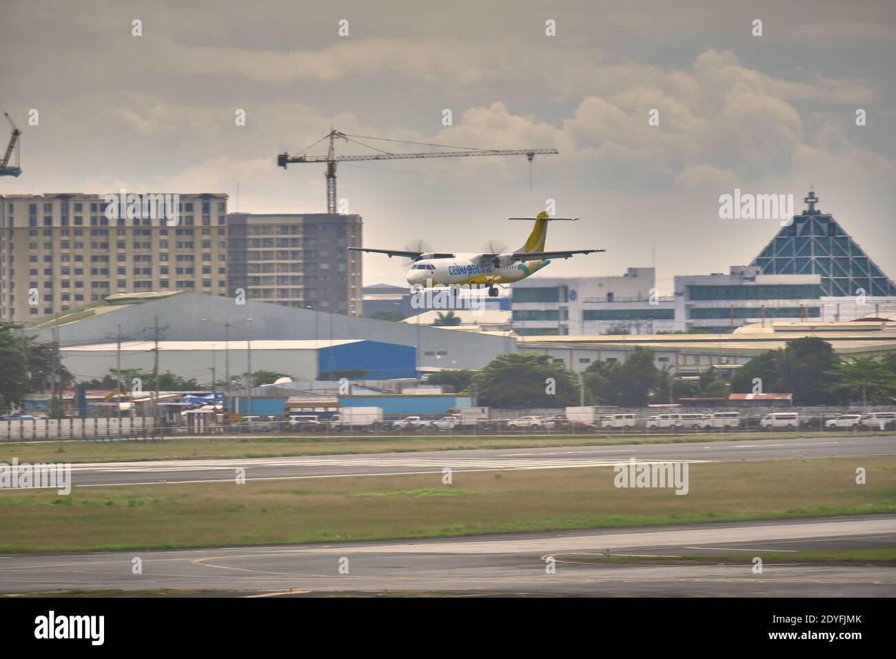 Manila, Philippinen - 03. Feb 2020: Flugzeug cebu pacific Air und auf der Landebahn Stockfoto