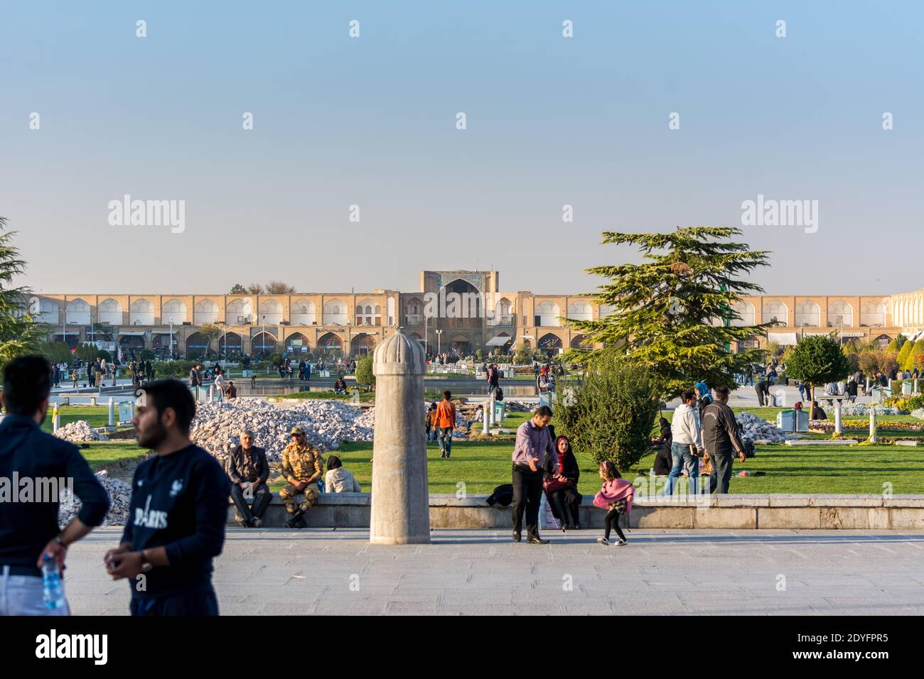 Naqsh-e Jahan Square oder Imam squre und nördliche Seite mit Qeysarie Gate öffnet sich in den Isfahan Grand Bazaar in Esfahan, Iran. Stockfoto