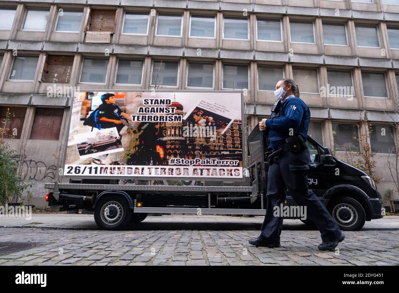 LKW in Brüssel fordert Gerechtigkeit nach den Bombenanschlägen in Mumbai im Jahr 2018. Brüssel am 2020-11-26. Camion a Bruxelles demandant Justice Suite aux atte Stockfoto