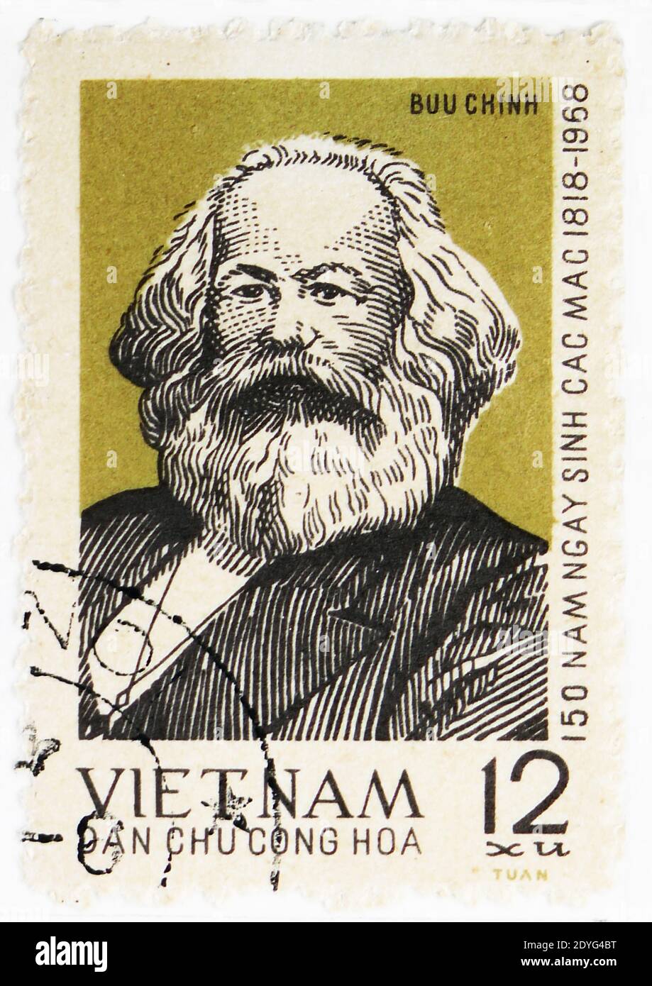 MOSKAU, RUSSLAND - 25. JULI 2019: Briefmarke gedruckt in Vietnam zeigt Porträt von Karl Marx, 150. Geburtstag von Karl Marx (1818 - 1883) Serie Stockfoto