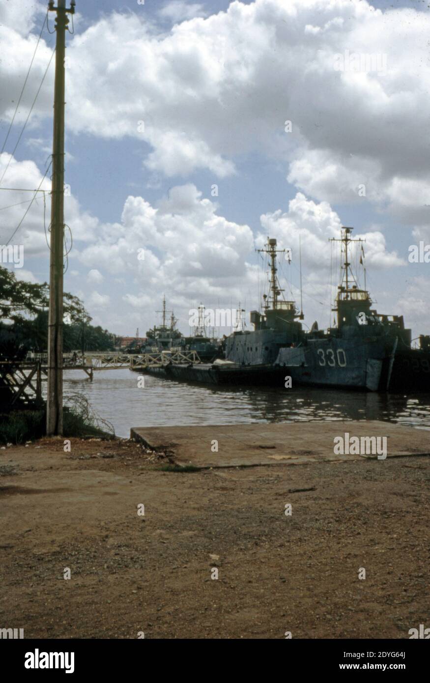 Vietnam-Krieg / Vietnam War - Süd Vietnam Marine / Republik Von Vietnam Navy / Landing Craft Infanterie (groß) RVNS Loi Cong HQ-330 Stockfoto