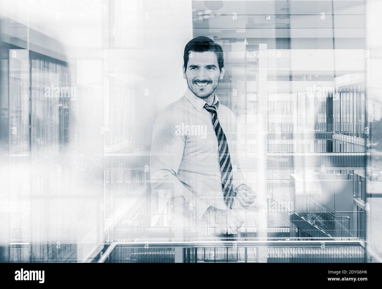 Teamleiter, der eine Präsentation bei einem Geschäftstreffen des Unternehmens vorstellt. Stockfoto