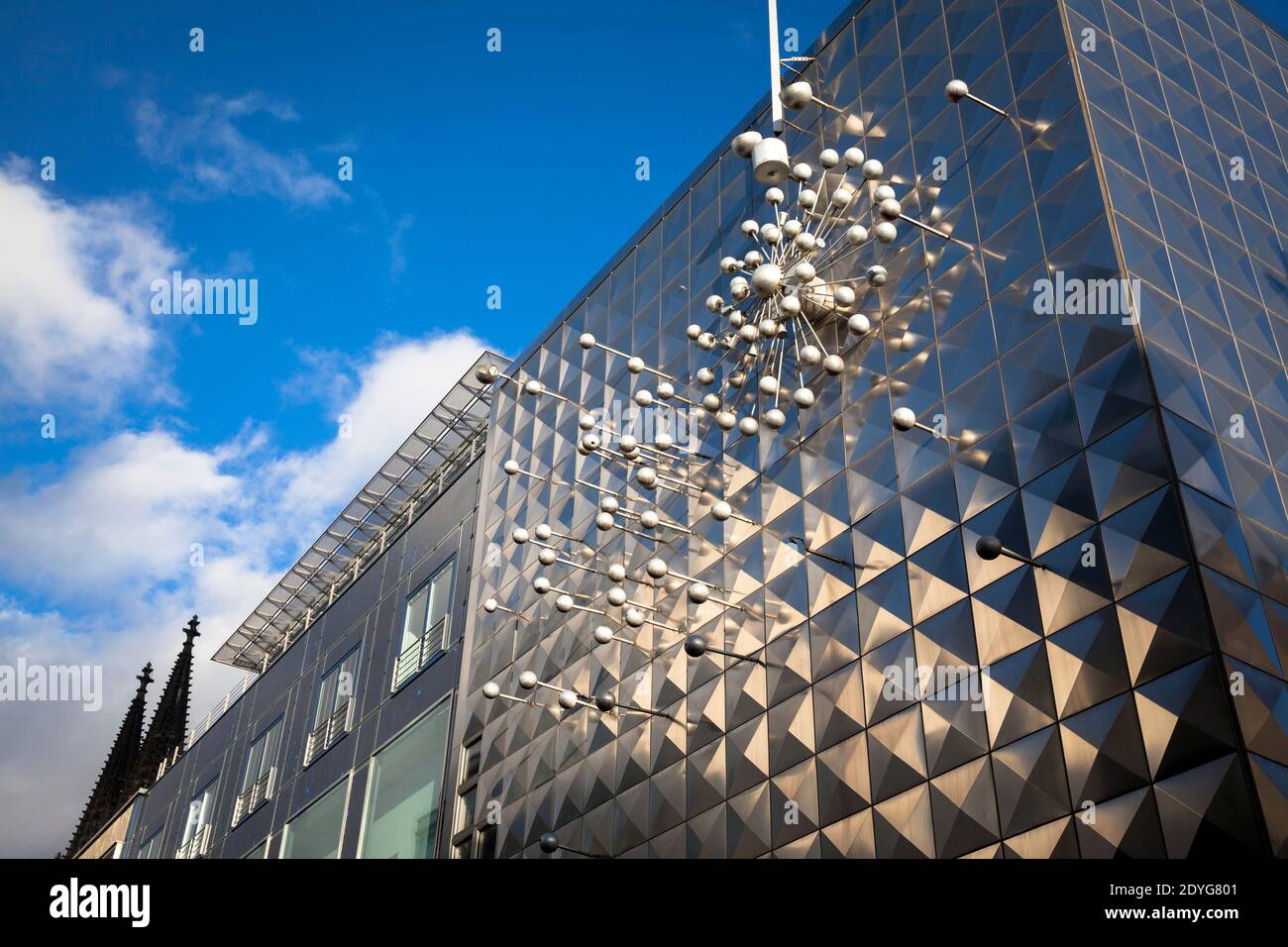 Kinetische Skulptur Licht und Bewegung von Otto Piene (1928 - 2014) im Wormland-Haus an der Hohen Straße, dem Dom, Köln, Deutschland. K Stockfoto