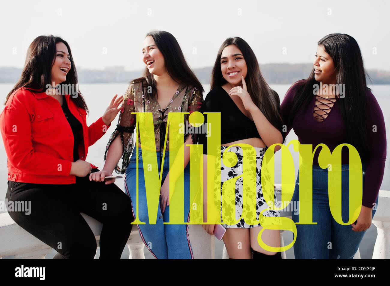 San Francisco de Milagro Stadt. Gruppe von vier glücklichen und hübschen Latino-Mädchen aus Ecuador. Stockfoto