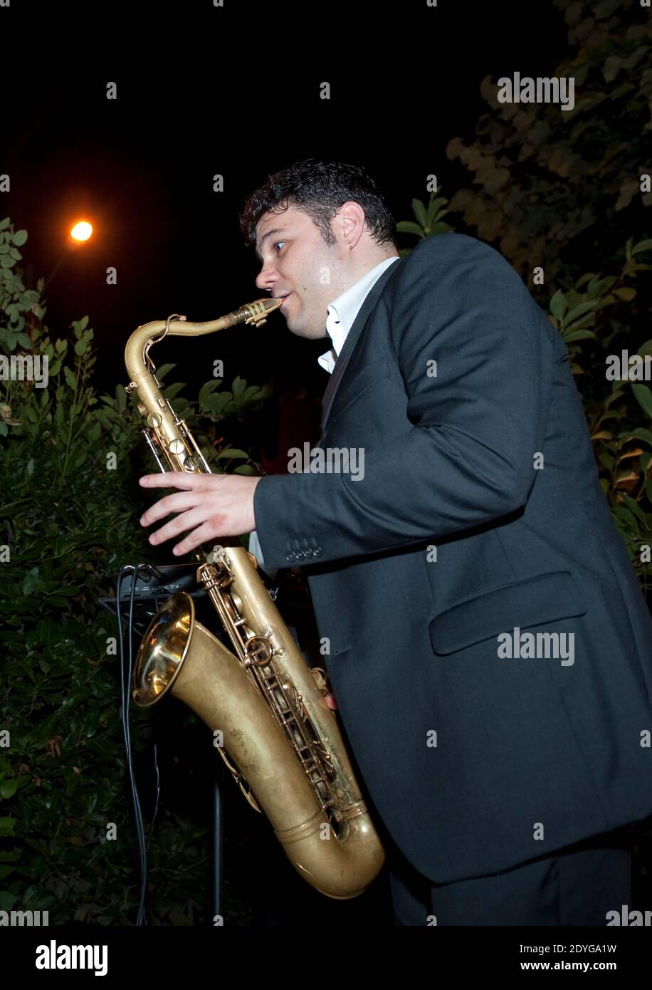 Saxophonist beim Saxophon Stockfoto