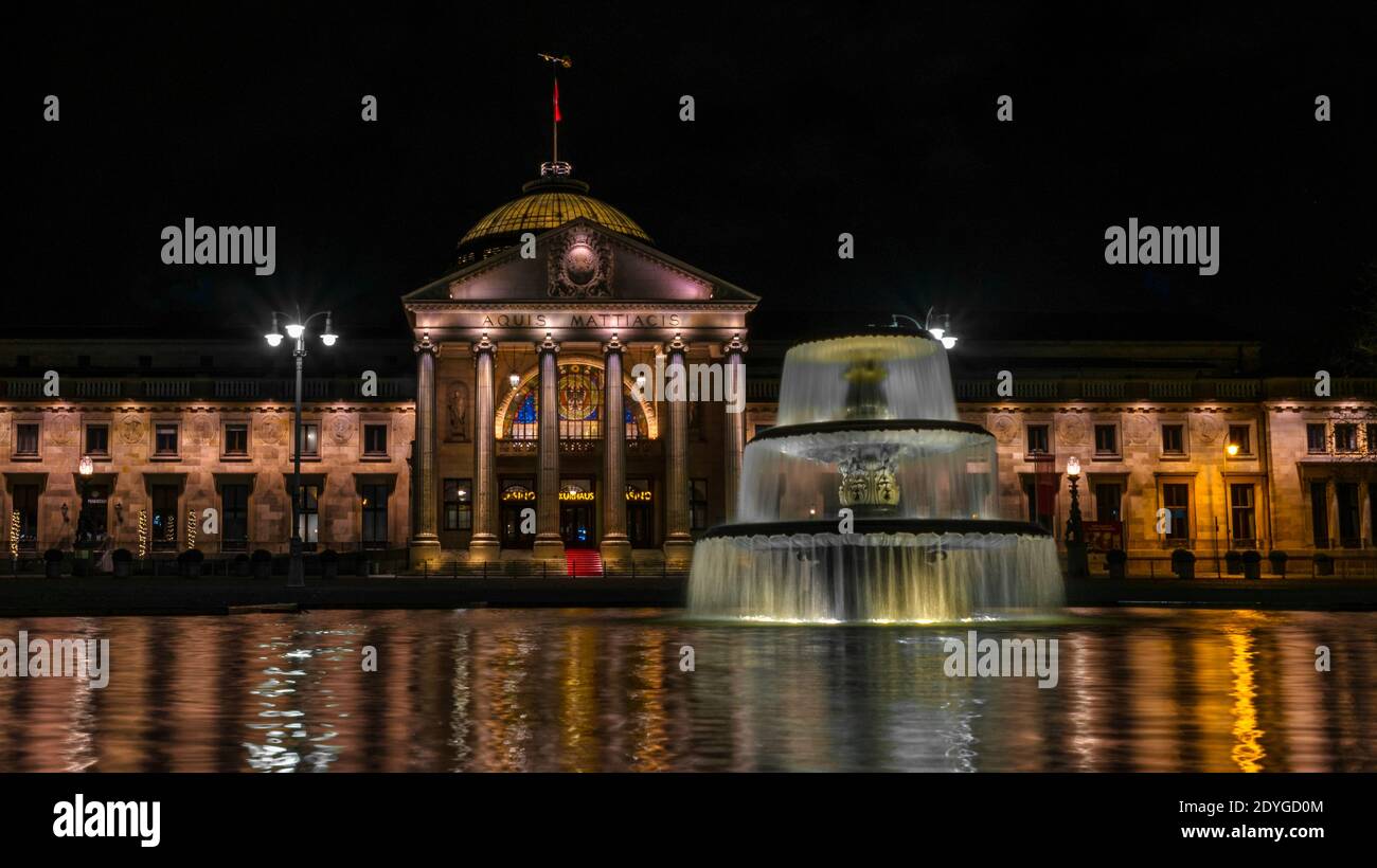 Wiesbaden Kurpark mit Casino Stockfoto