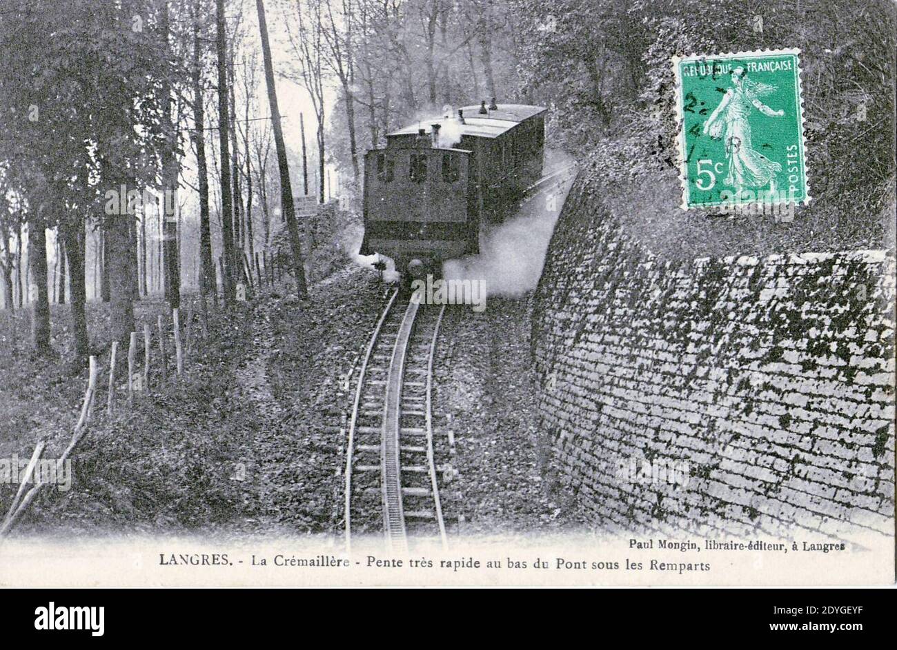 LANGRES - La crémaillère - Pont sous les remparts. Stockfoto