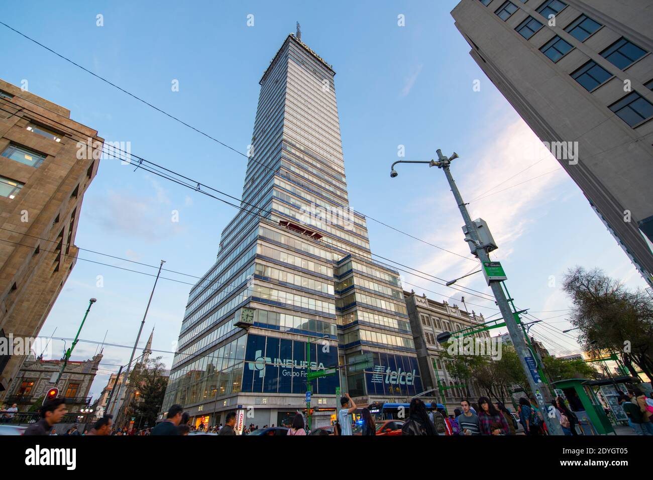 Torre Latinoamericana an der Avenida Francisco Madero und Eje Central Lazaro Cardenas, Mexico City CDMX, Mexiko. Das historische Zentrum von Mexiko City ist ein UNESC Stockfoto