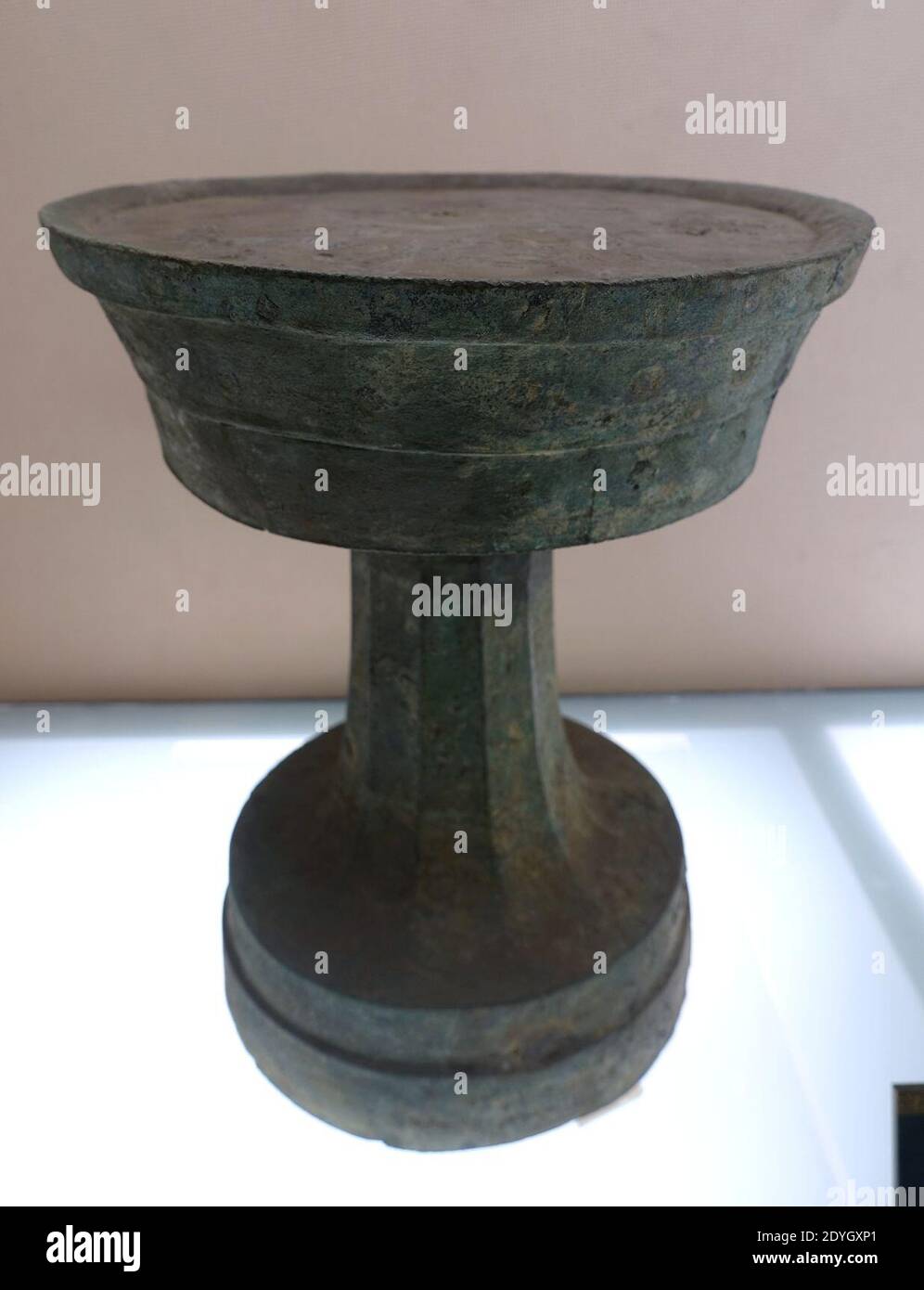 Lampenständer, China, ausgegraben in Xiaotianxi, Fuling Bezirk, Chongqing Stadt, Kriegsstaaten Periode, 475-221 v. Chr., Bronze Stockfoto