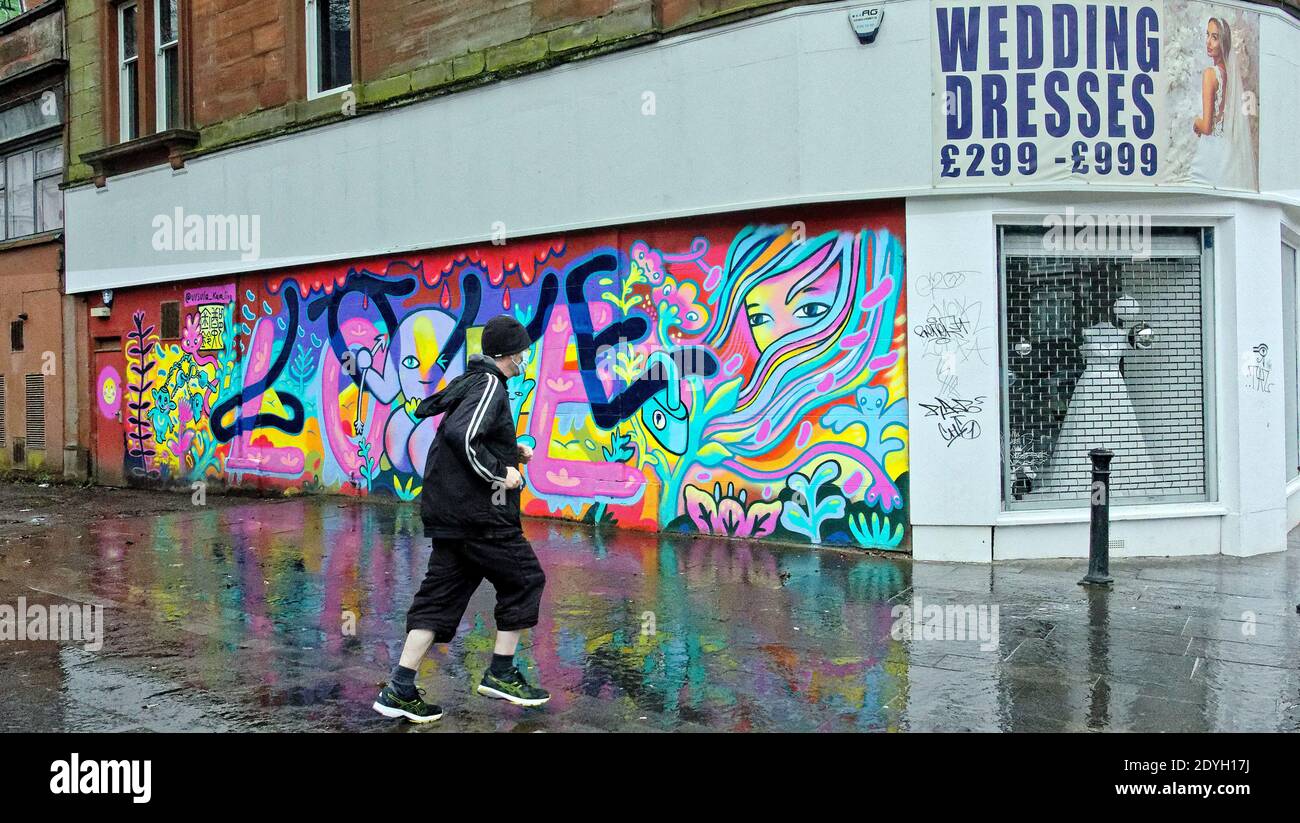 Glasgow, Schottland, Großbritannien. Dezember 2020. UK Wetter:Sturm Bella hat die Stadt mit Wind und Regen überschüttet, als Regenschirme die Hauptlast des Sturms mit einem trostlosen Stadtzentrum nahmen, weil Tier 4 es wirklich ein elender Weihnachtsurlaub ist.: Gerard Ferry/Alamy Live News Stockfoto