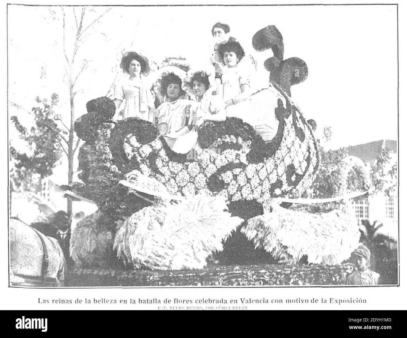 Las reinas de la belleza en la batalla de flores celebrada en Valencia con motivo de la Exposición, de Gómez Durán, Nuevo Mundo, 27-05-1909. Stockfoto