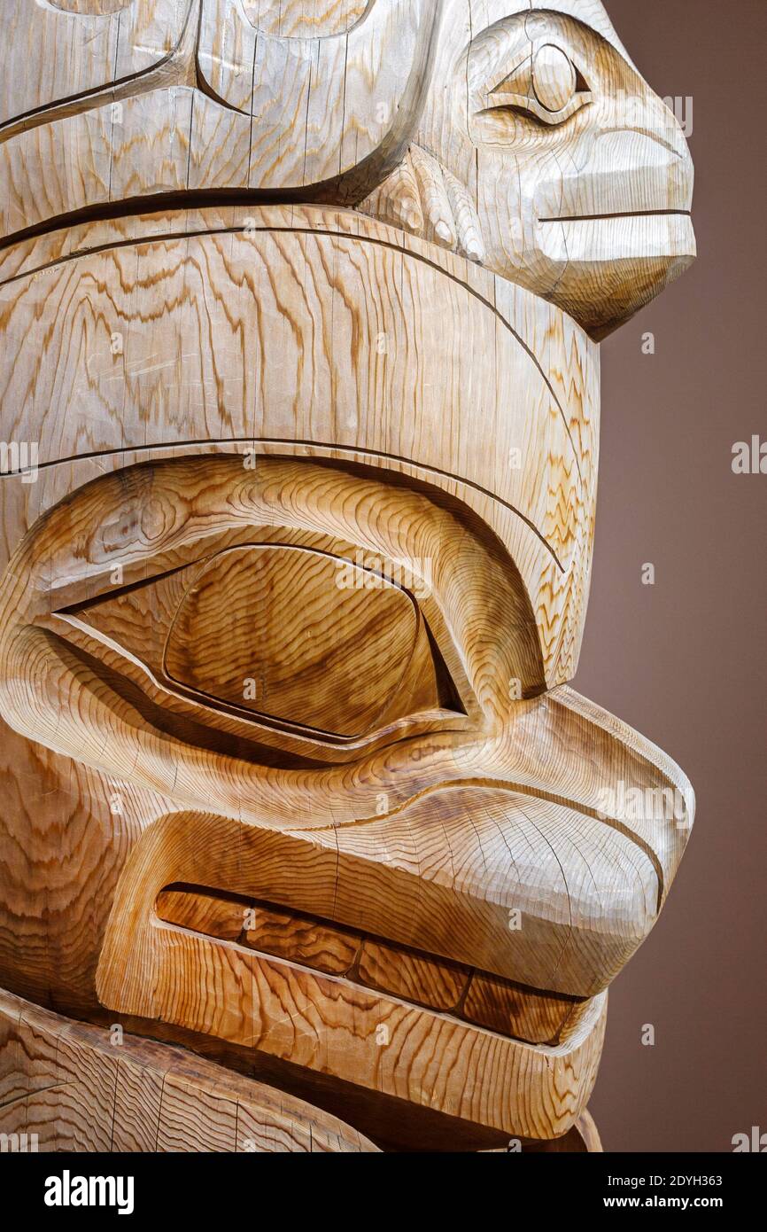 Birmingham Alabama, Kunstmuseumsammlung, Rotzeder-Totem-Stock Haida, Holzschnitzerei aus der Ureinwohner, Queen Charlotte Islands, Stockfoto