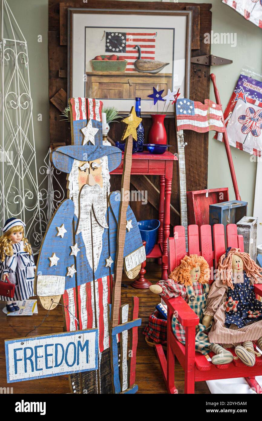 Alabama Scottsboro La De Da Haus- und Gartenkunst, patriotische Geschenke Uncle Sam Puppen, Einkaufen, Stockfoto