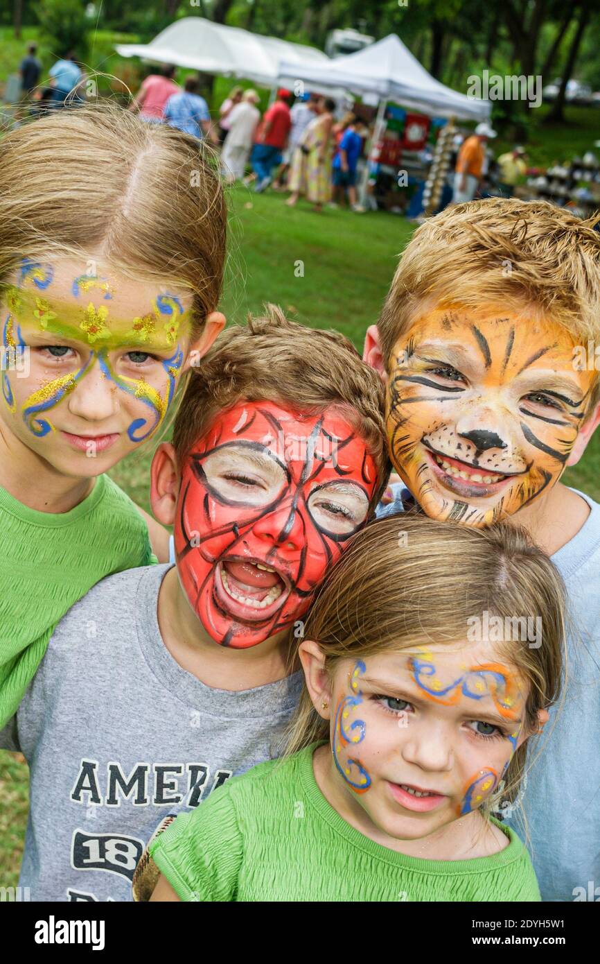 Alabama Tuscumbia Spring Park Helen Keller Festival der Künste, Kinder Gesicht Malerei gemalt Jungen Mädchen, Stockfoto