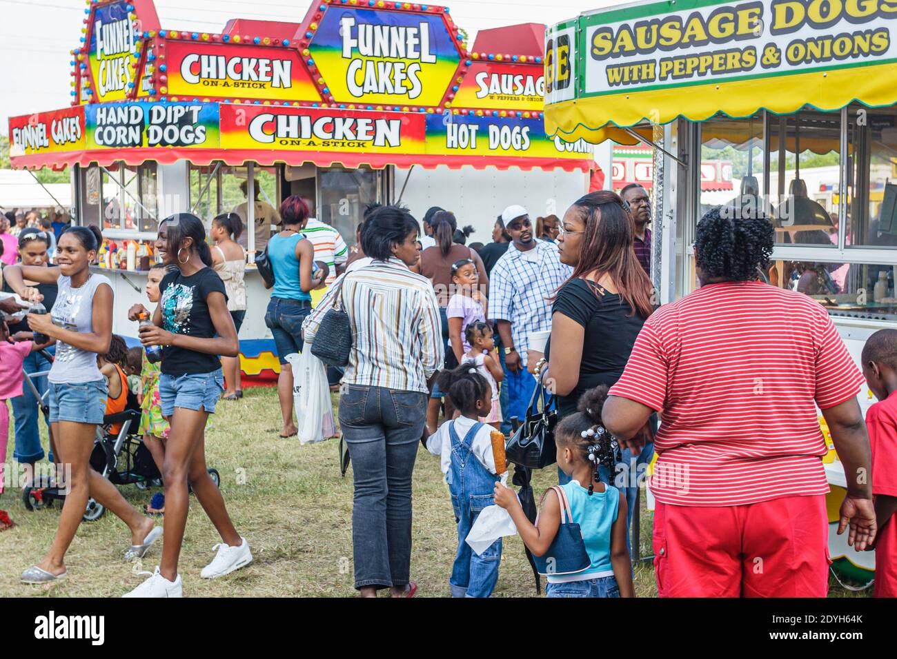 Huntsville Alabama, Arts Festival jährlich Schwarze Frauen Jugendliche Jugendliche Kinder Karneval Lebensmittelhändler Stände, Stockfoto