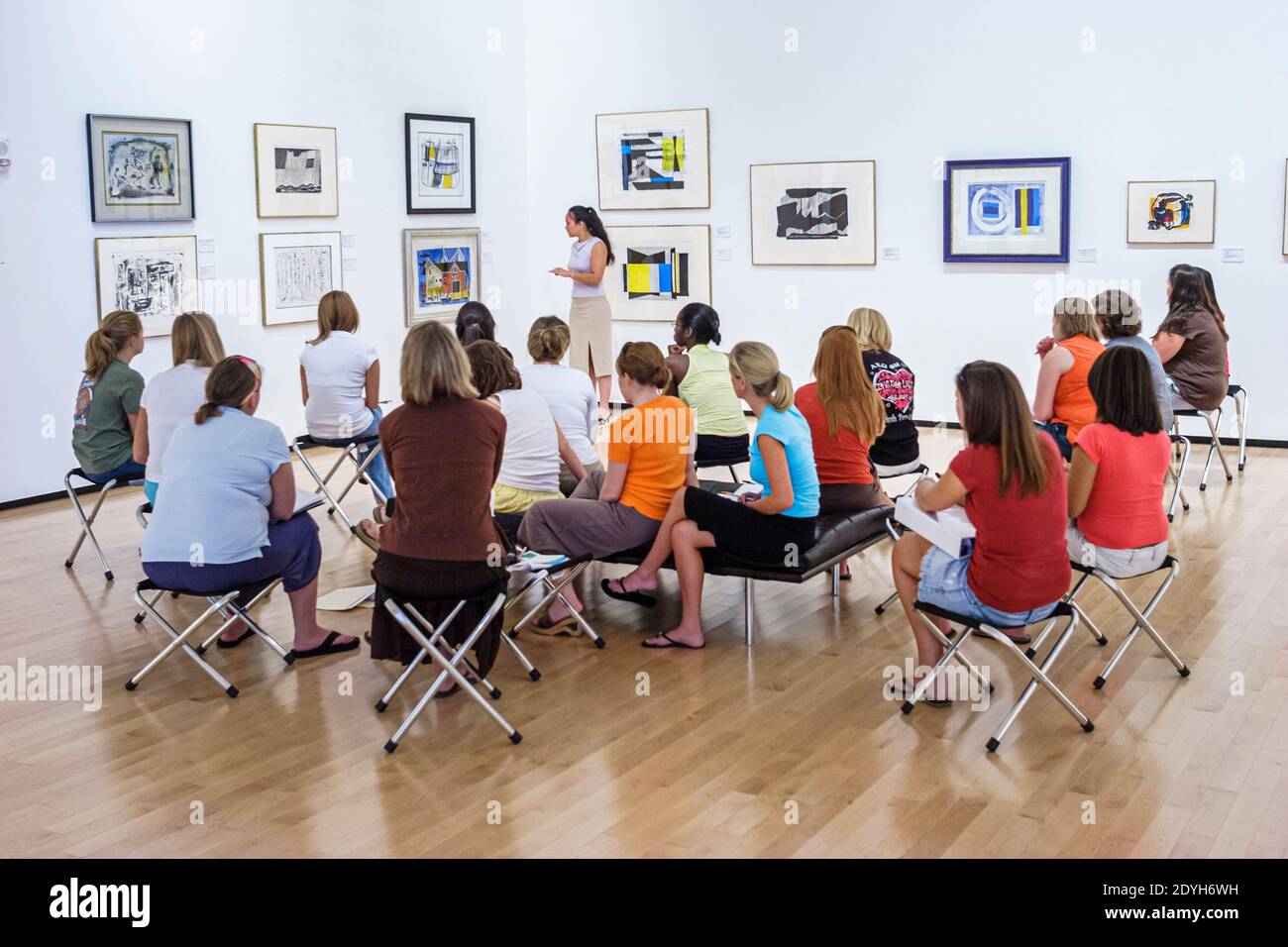Auburn University Alabama, Jule Collins Smith Museum of Fine Arts, Seminarklasse Gruppensprecherin, Stockfoto