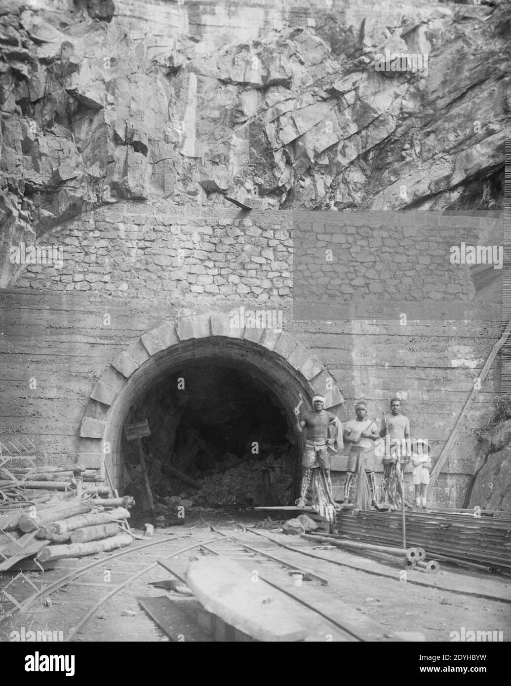 La Société Le Nickel de Nouvelle-Calédonie - Percement du Tunnel de Yaté, 1922. Stockfoto