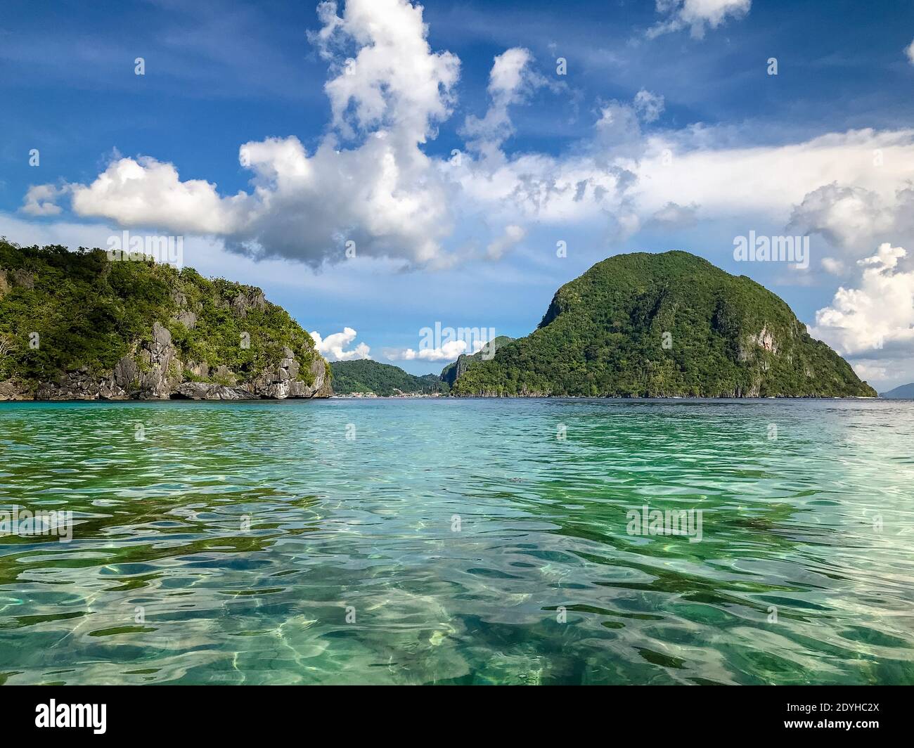 Wunderbares tropisches Meer der Cadlao Insel in der Nähe von El Nido, Palawan, Philippinen Stockfoto