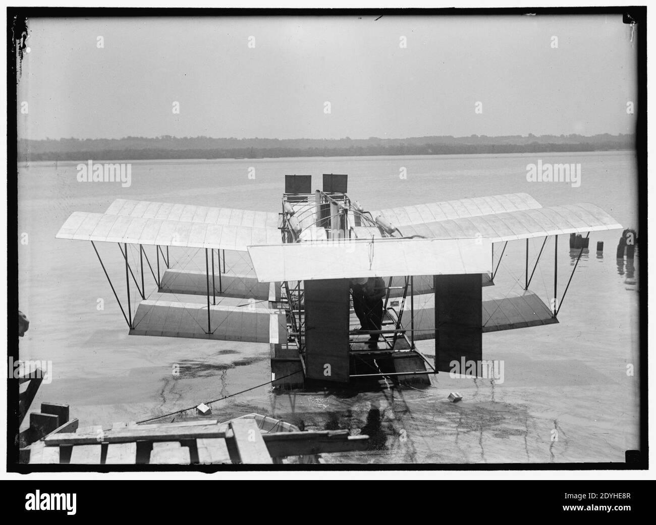 LANGLEY, Samuel Pierpont. Sekretär, Smithsonian Institute. EXPERIMENTAL TANDEM DOPPELDECKER am Potomac mit LANGLEY GRUNDSÄTZE Stockfoto