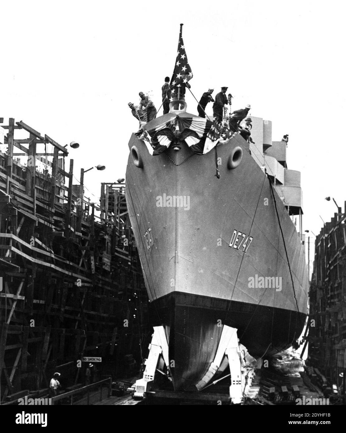 Markteinführung der USS Bright (DE-747) bei Western Pipe and Steel Company, Los Angeles, Kalifornien (USA), 26. September 1943 (80-G-202291). Stockfoto