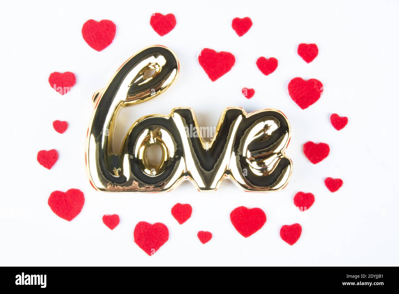 Liebe Text, goldene Buchstaben mit Valentinstag Konzept. Stockfoto