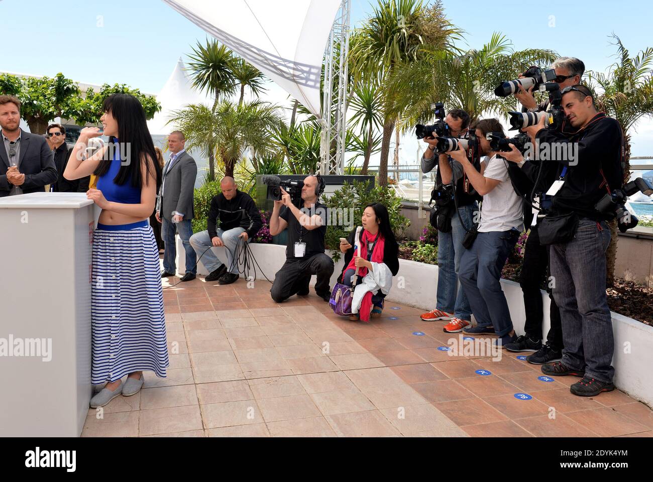 Jia Zhangke, Tao Zhao, Lanshan Luo, Yu Lik Wai, Baoqiang Wang, Meng Li posiert im Fotocall "Tian Zhu Ding" (A Touch of Sin), der am 17. Mai 2013 im Palais des Festivals im Rahmen der 66. Filmfestspiele von Cannes in Cannes, Frankreich, stattfand. Foto von Lionel Hahn/ABACAPRESS.COM Stockfoto