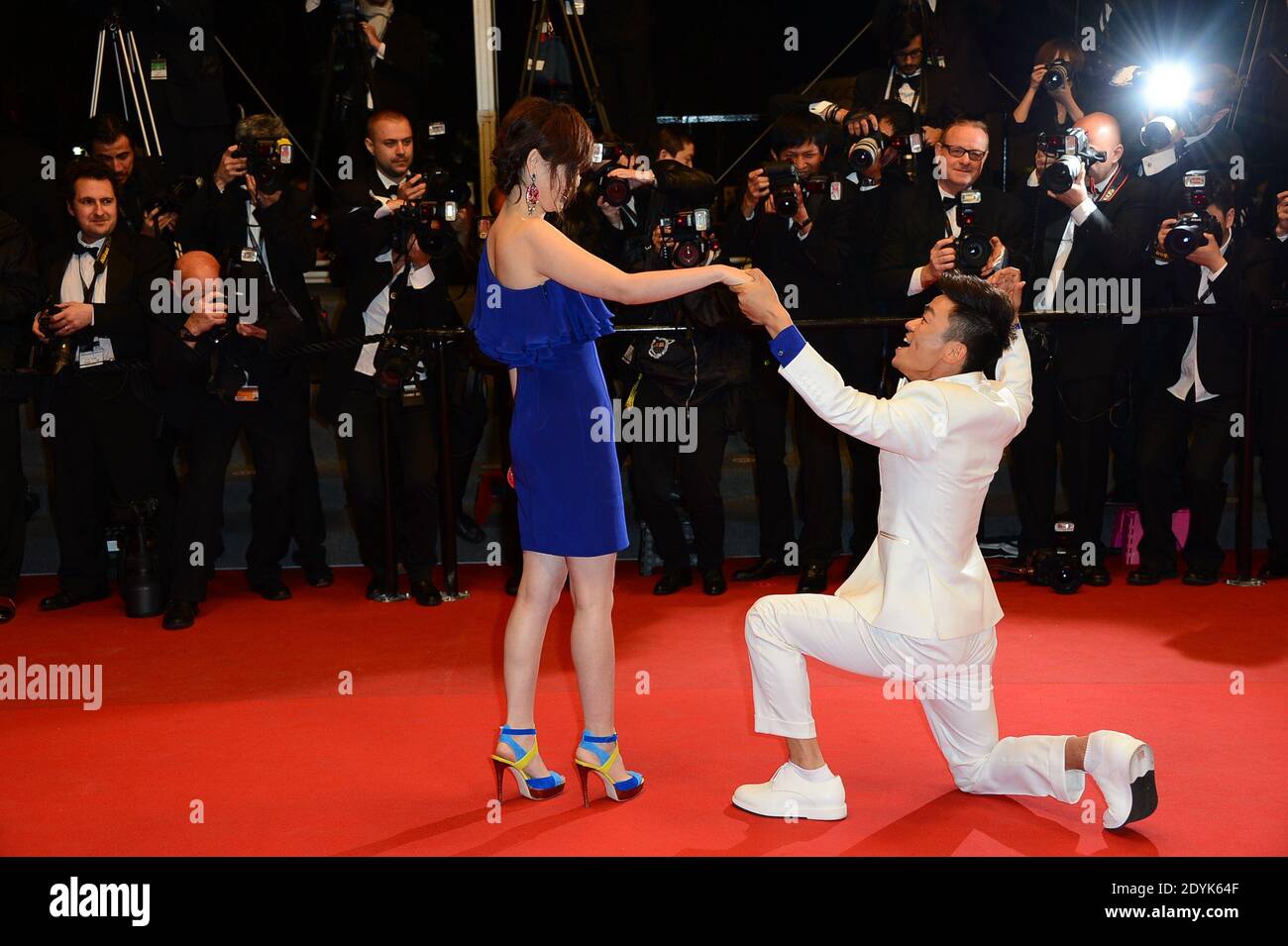 Meng Li, Baoqiang Wang bei der Vorführung des Films 'Tian Zhu Ding', der am 17. Mai 2013 im Palais des Festivals im Rahmen der 66. Filmfestspiele von Cannes in Cannes, Frankreich, stattfand. Foto von Nicolas Briquet/ABACAPRESS.COM Stockfoto